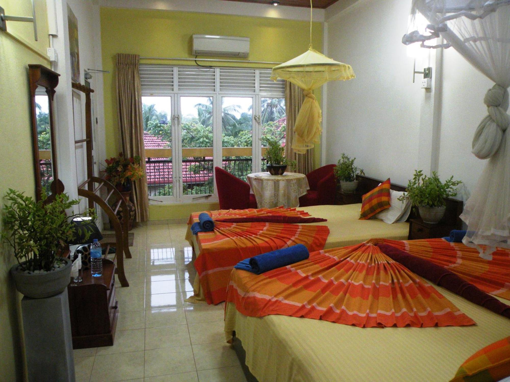 Henderson Airport Residence 니곰보 객실 사진